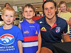Bulldog and buddies meet at Werribee Plaza