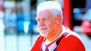 Punched in face: Werribee bystanders come to the aid of man, 72