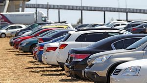 Car park chaos leads to review at Werribee, Hoppers Crossing stations