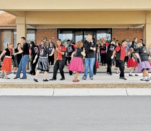 Tarneit retirement village turns it on for bay city rollers
