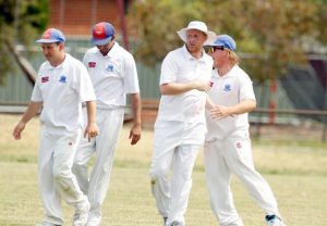 Leigh Edwards tons up to rescue Seabrook