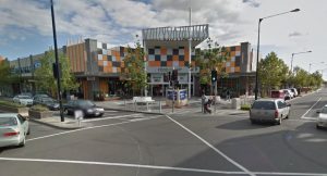 Locking in parcel kiosks