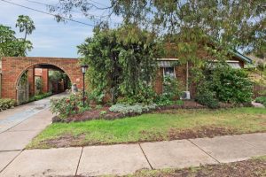 70’s Vintage Gem: 52 Mossfiel Drive, Hoppers Crossing