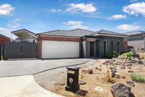 Contemporary class: 7 Japonica Way, Point Cook, 3030