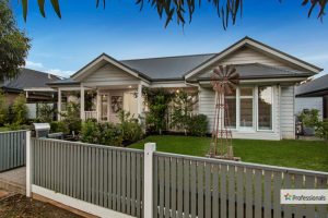 Eynesbury excellence: 21 Kevington Drive, Eynesbury 3338