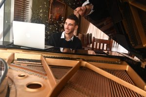 Online key to piano lessons