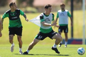 Collins signs new deal with United