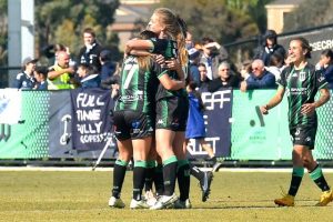 Canadian attacker joins United