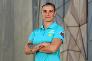 Logarzo back in green and gold