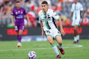 Pasquali re-signs