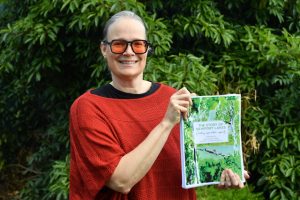 Dr Hes tells lakeside stories