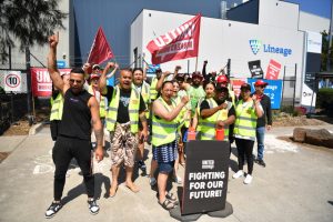 Woolworths distribution centre workers continue to strike