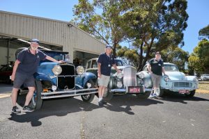 Vintage cars to park in Altona