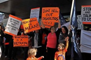 Workers picket Pallas