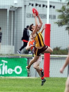 Glenorden closes in on top four with win over Manor Lakes